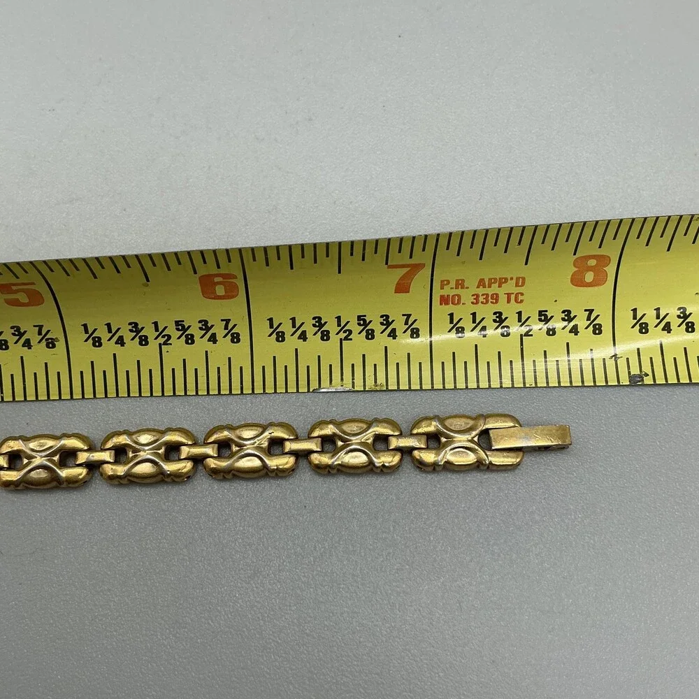 Vintage Oscar De La Renta Womens Watch 18mm Gold Tone Bracelet New Battery 7.75